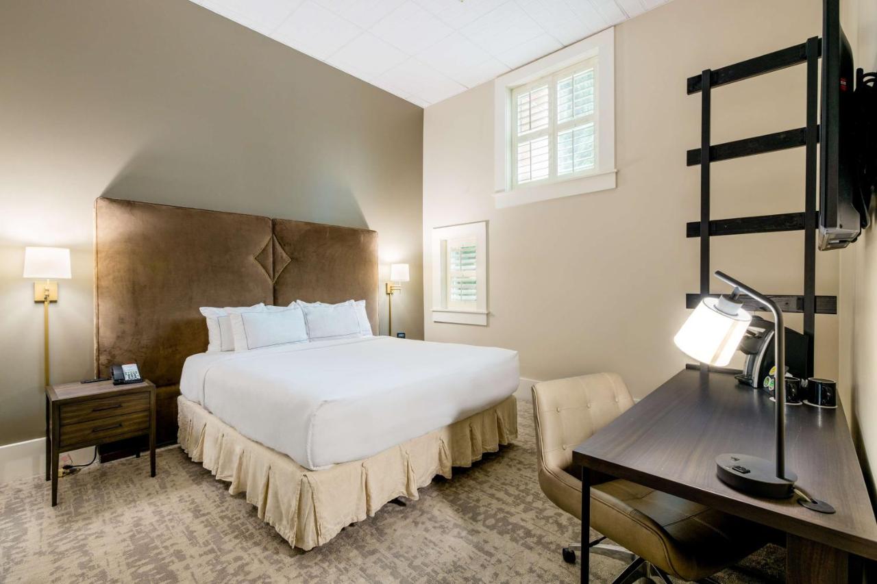 One-Bedroom King Suite at Hotel Florence, Tapestry Collection by Hilton