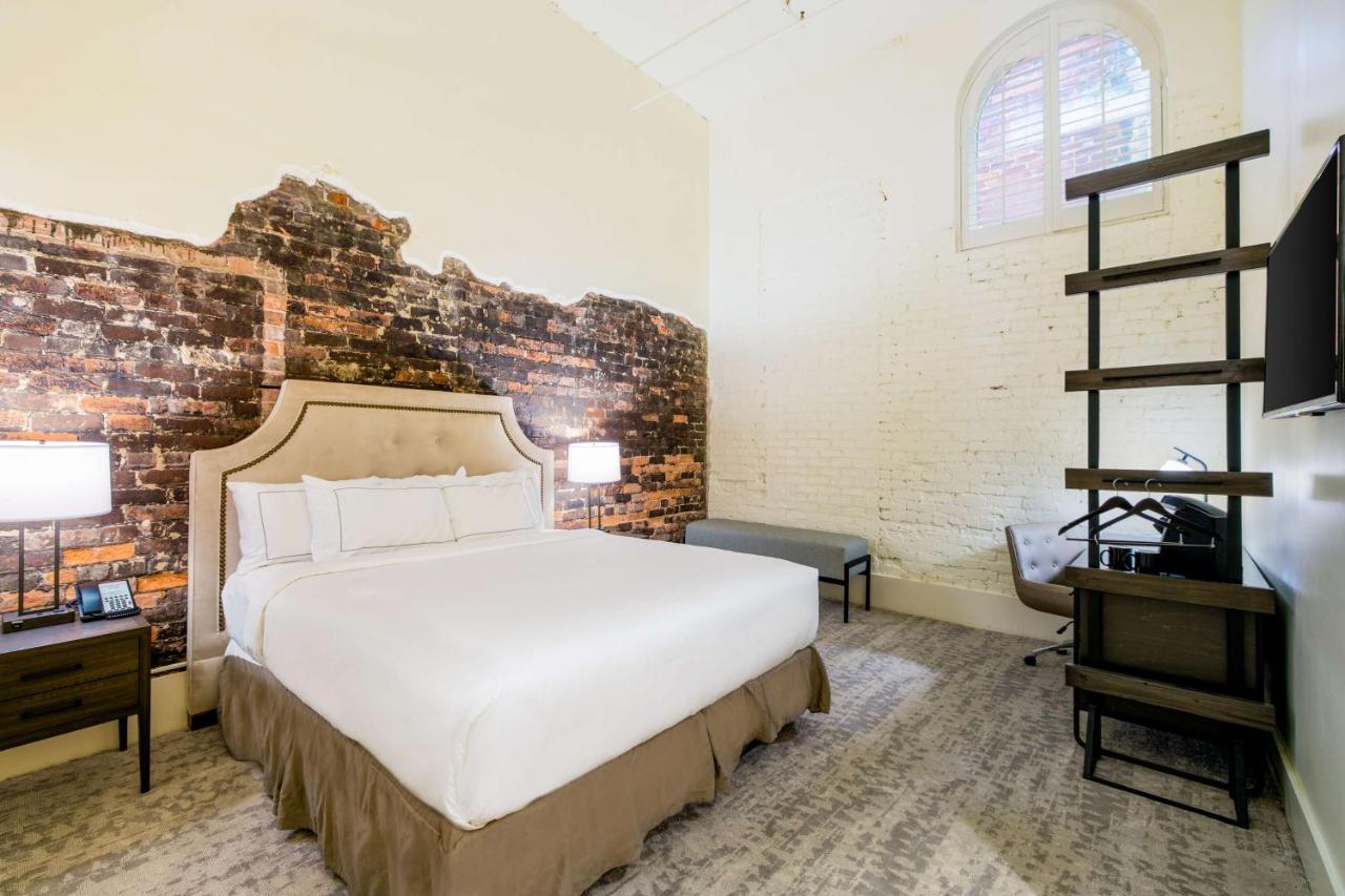 King Room at Hotel Florence, Tapestry Collection by Hilton