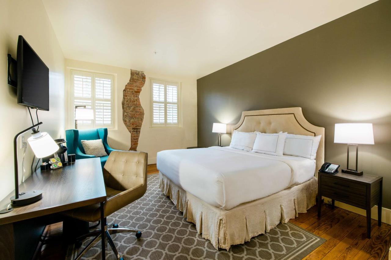 King Room at Hotel Florence, Tapestry Collection by Hilton