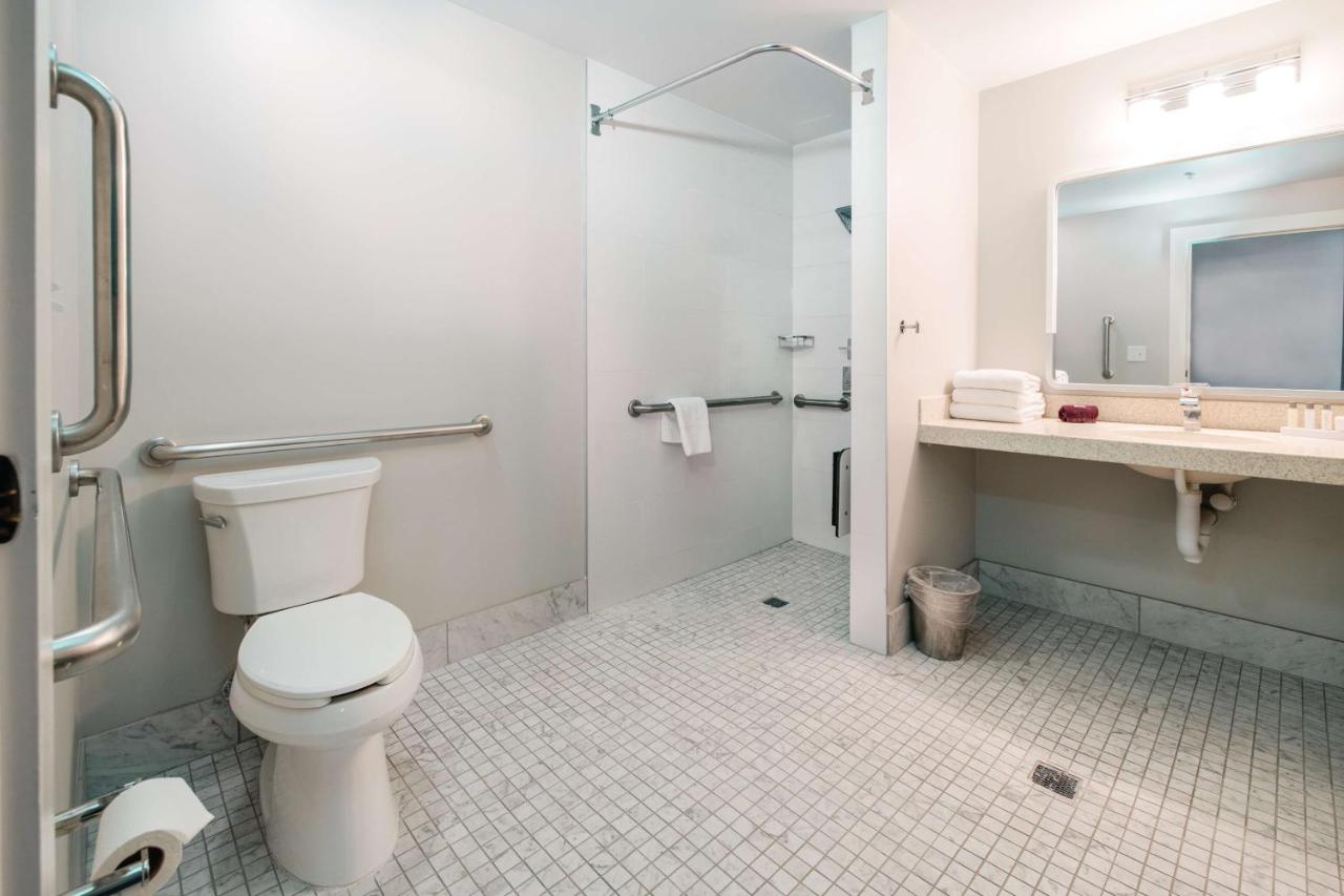 King Room with Roll-In Shower - Mobility Accessible at Hotel Florence, Tapestry Collection by Hilton
