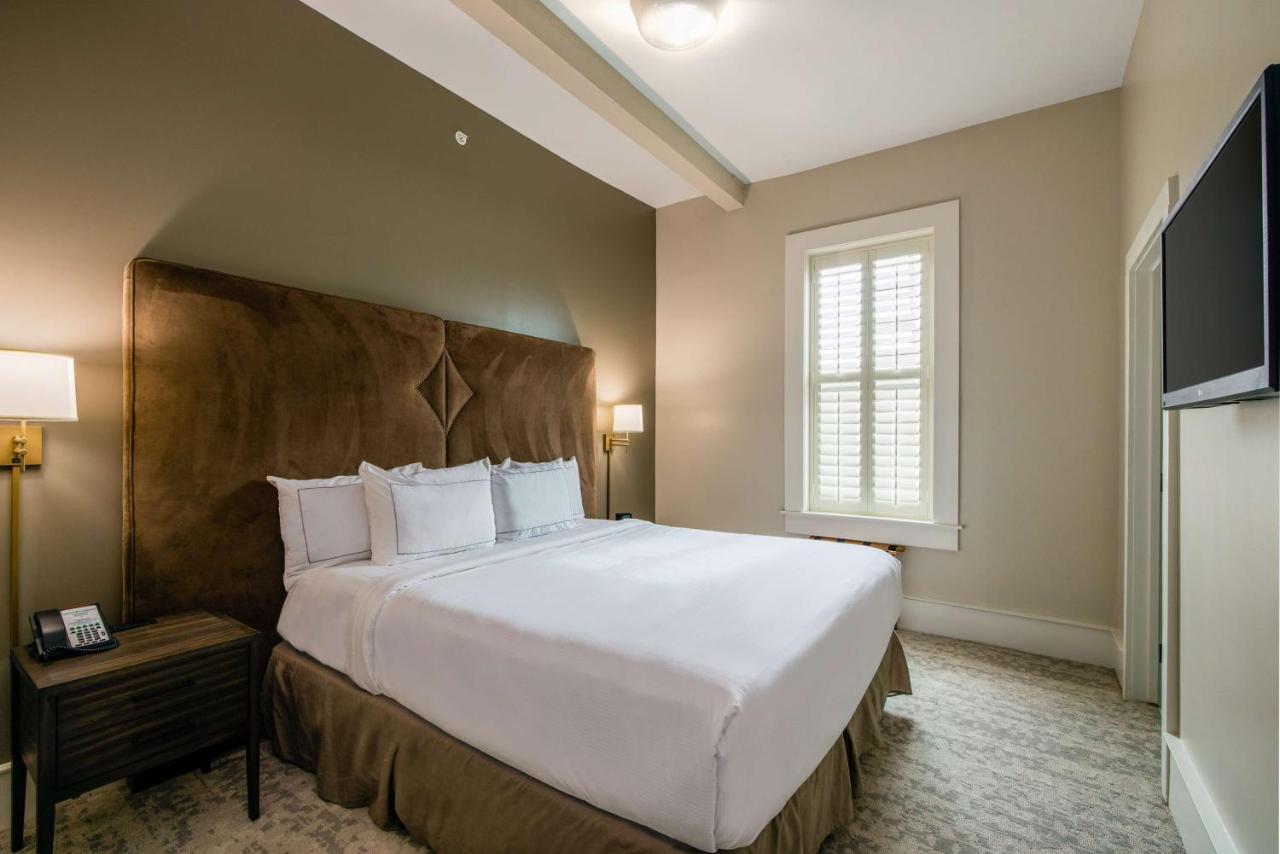 One-Bedroom King Suite at Hotel Florence, Tapestry Collection by Hilton