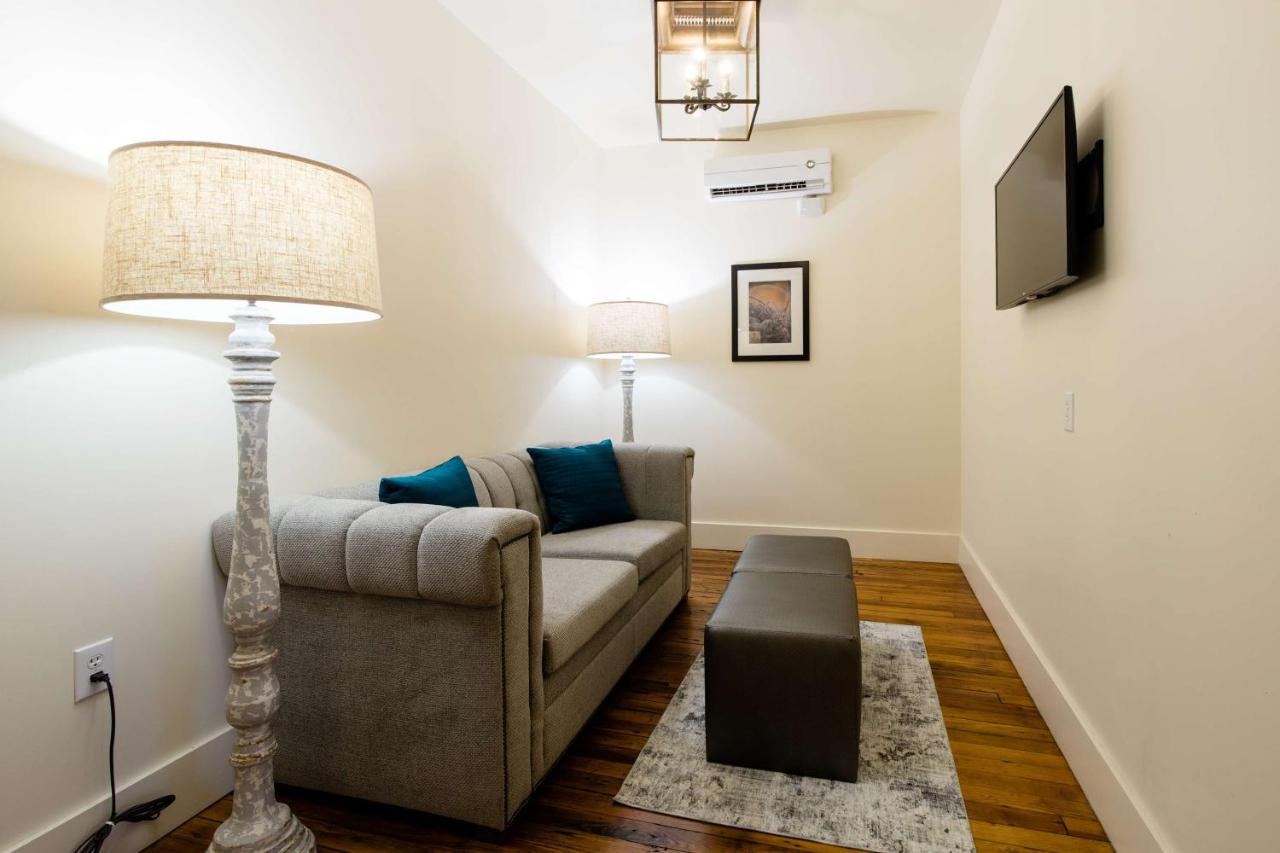 One-Bedroom King Suite at Hotel Florence, Tapestry Collection by Hilton