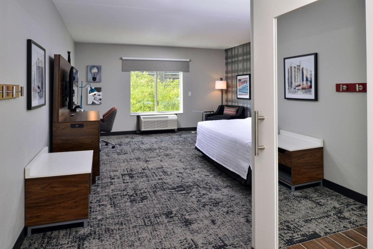 King Room - Mobility/Hearing Accessible at Hampton Inn & Suites Greensboro Downtown, Nc