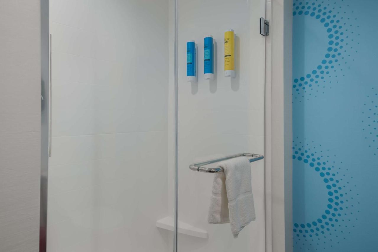 King Room - Hearing Accessible at Tru by Hilton Greensboro, NC