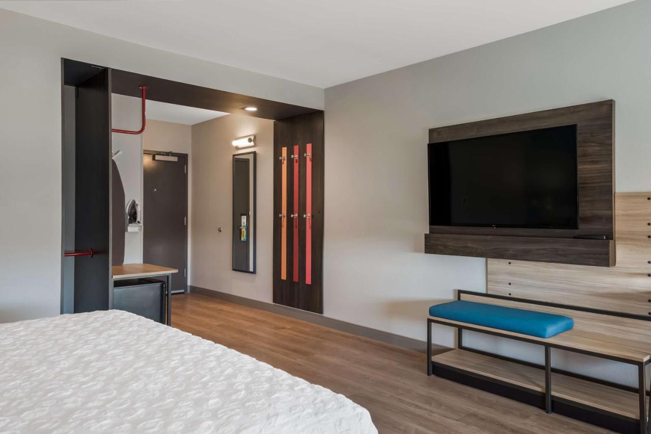 King Room with Bath Tub - Mobility Accessible at Tru by Hilton Greensboro, NC