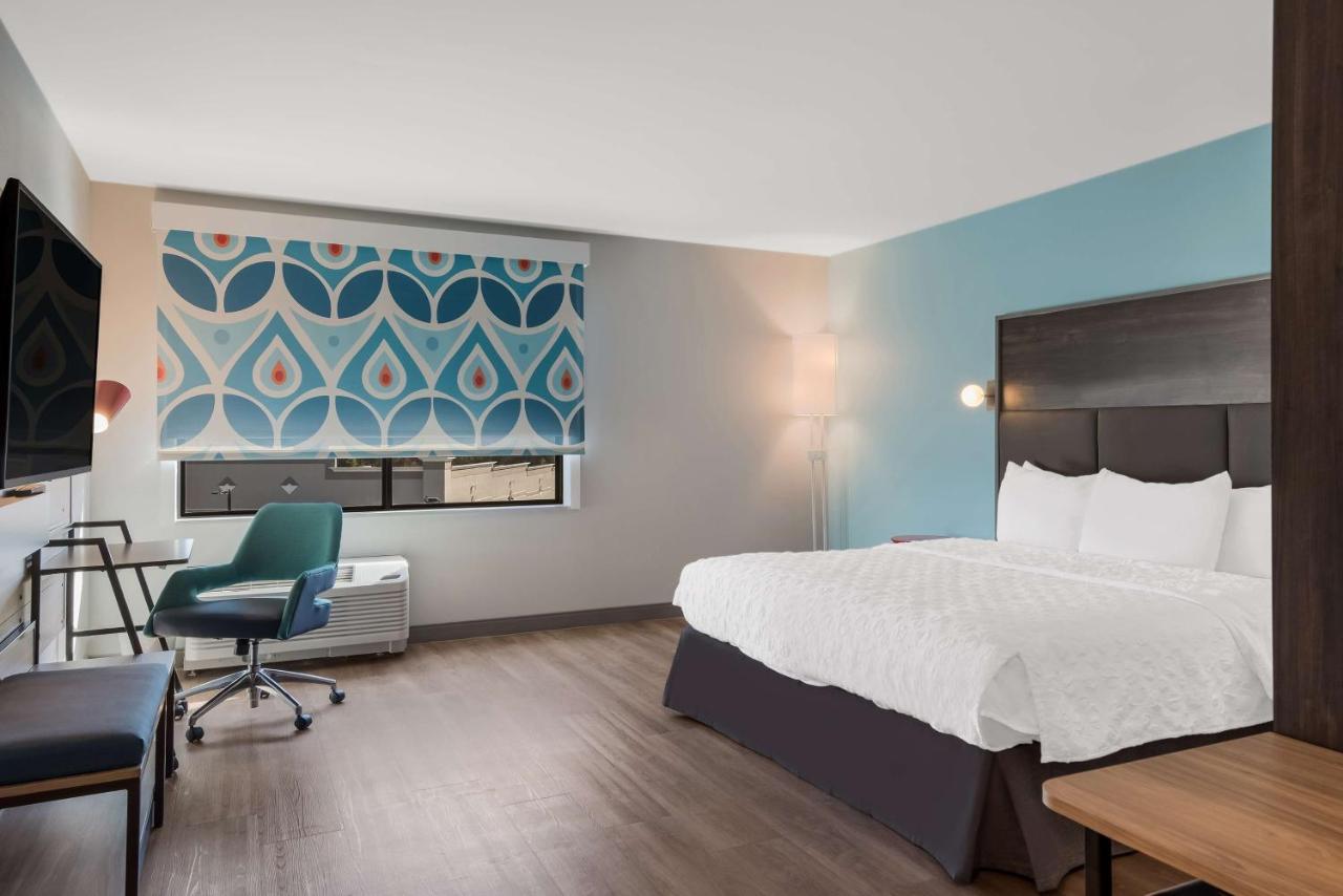 King Room with Bath Tub - Mobility Accessible at Tru by Hilton Greensboro, NC