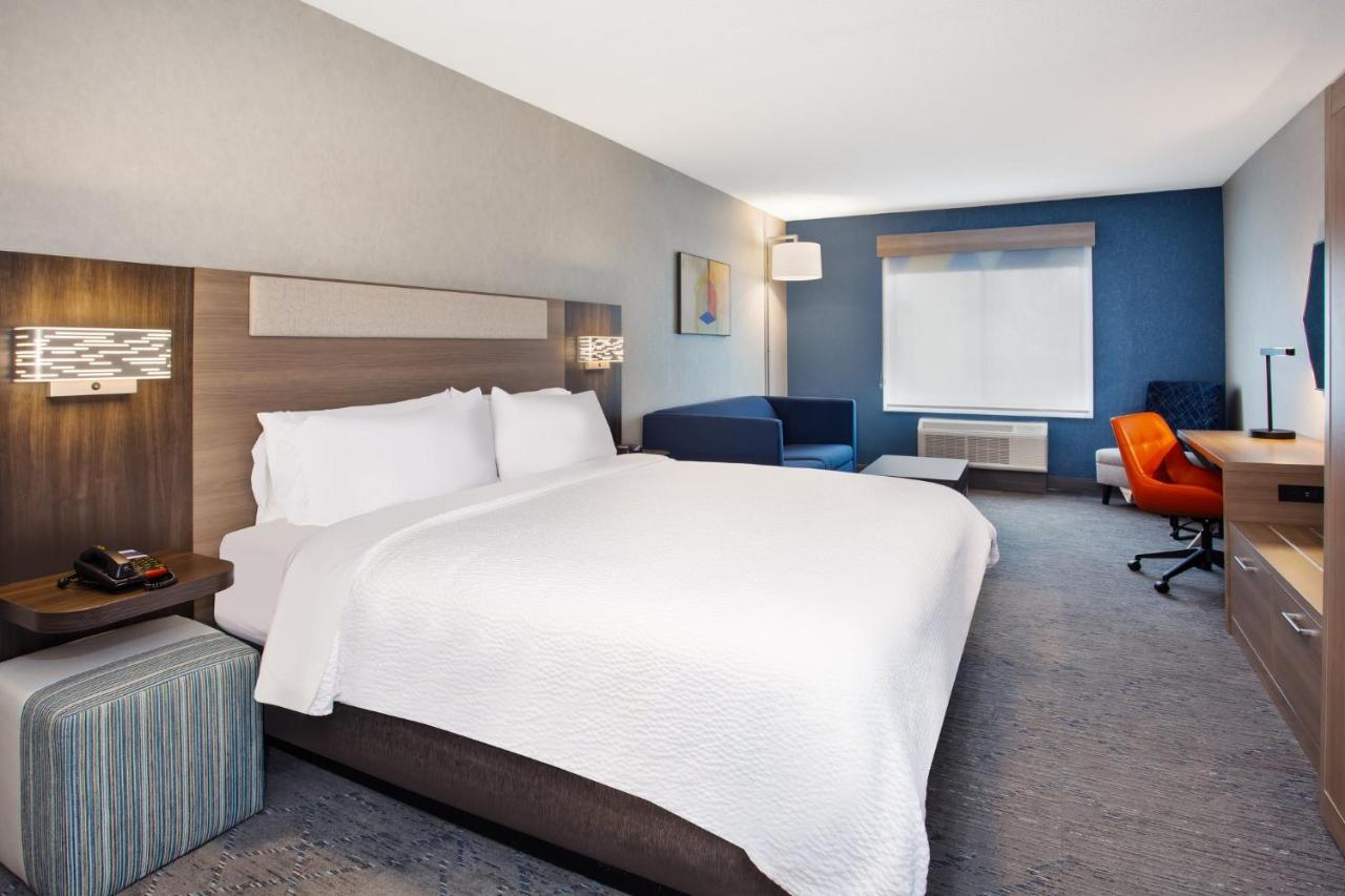 Mini King Suite - Non-Smoking at Holiday Inn Express Hotel & Suites Belleville by IHG