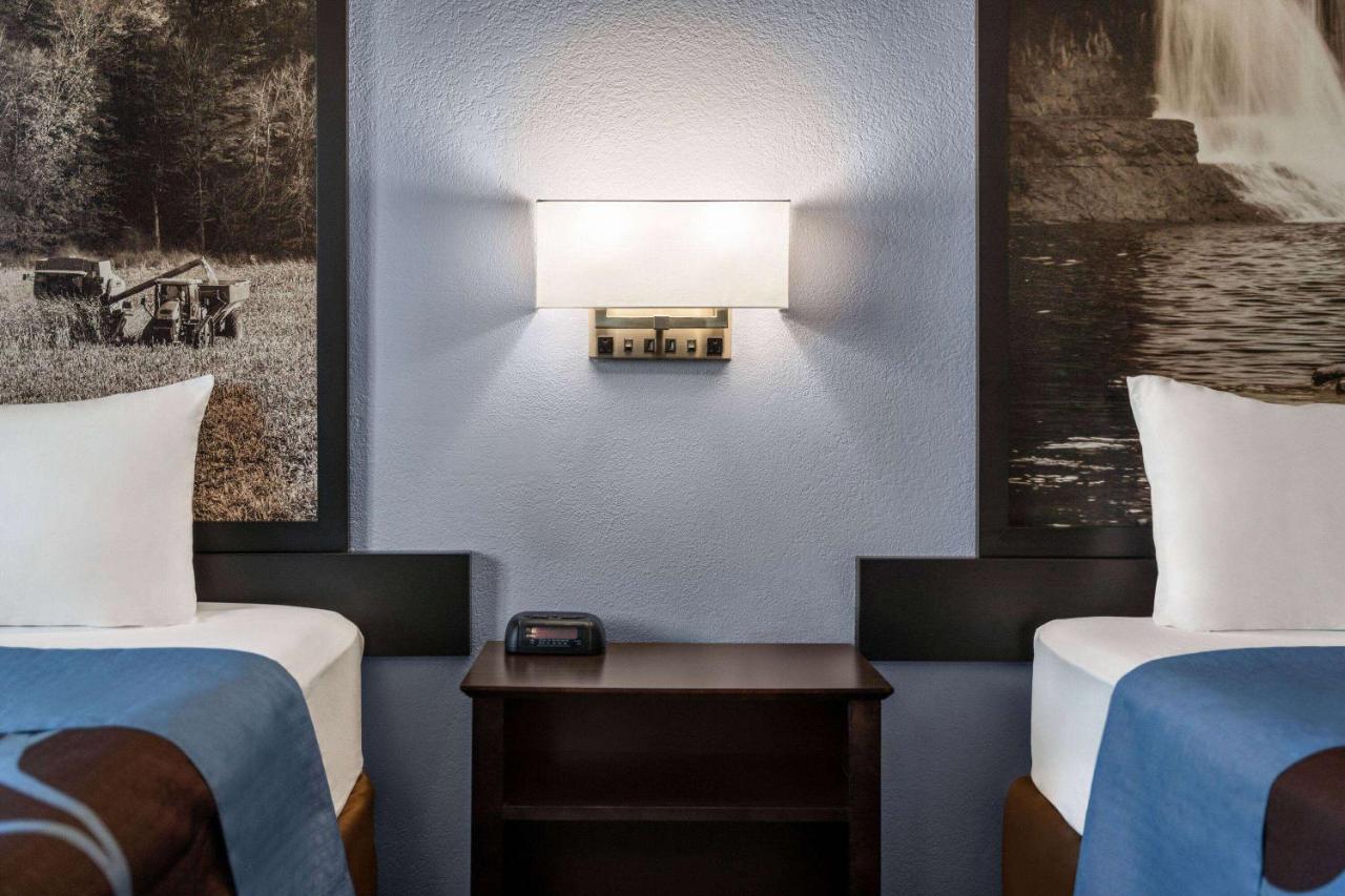 Queen Room with Two Queen Beds - Non-Smoking at Super 8 by Wyndham Columbus/Edinburgh