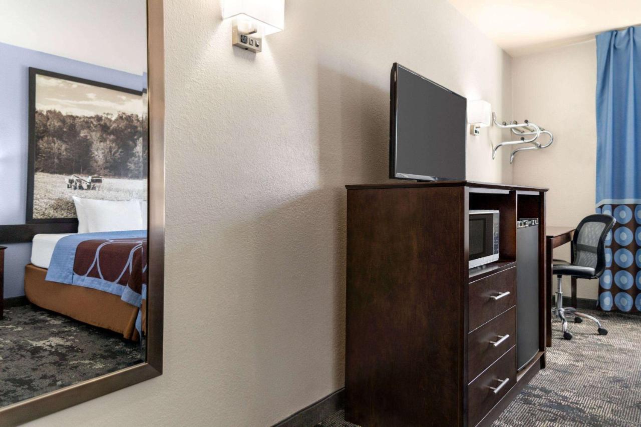 King Room - Mobility Access/Non-Smoking at Super 8 by Wyndham Columbus/Edinburgh