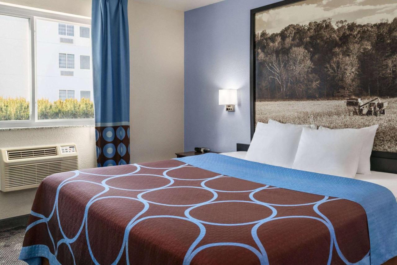 King Room - Mobility Access/Non-Smoking at Super 8 by Wyndham Columbus/Edinburgh