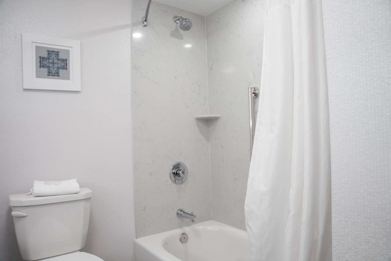 | Hampton Inn & Suites Fairfield