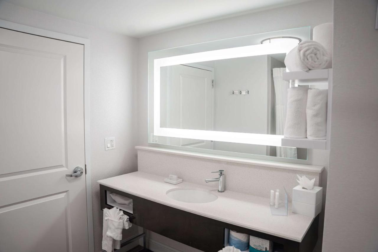 | Hampton Inn & Suites Fairfield