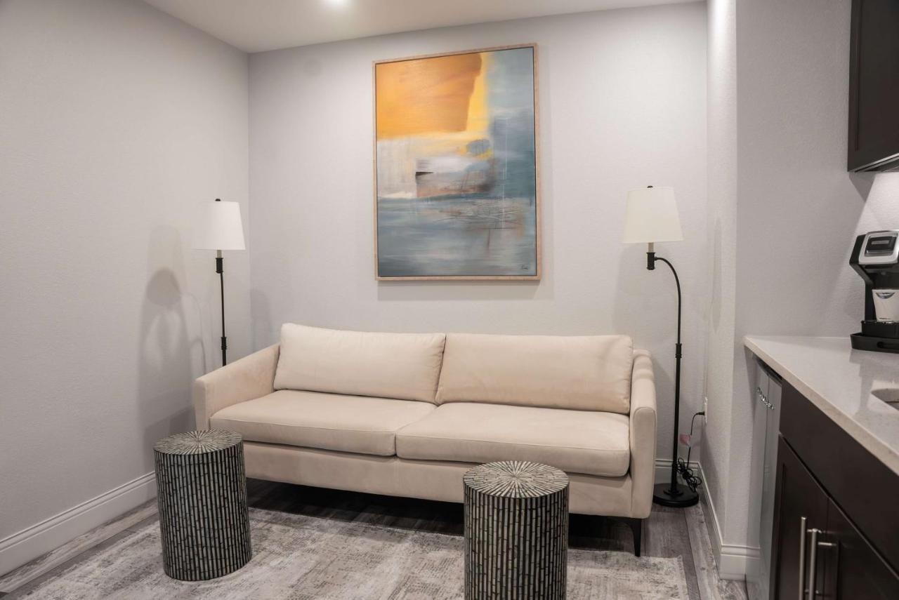 | Hampton Inn & Suites Fairfield