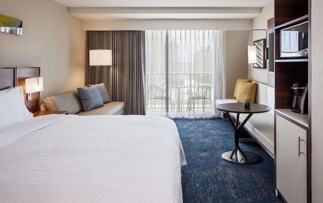 King Room with Sofa Bed and City View at Hilton Garden Inn Waikiki Beach