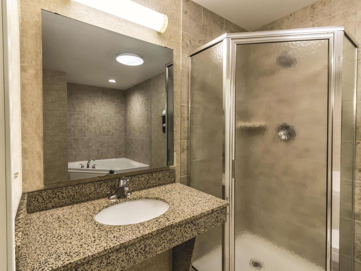 Deluxe King Room - Non-Smoking at La Quinta Inn & Suites by Wyndham Fargo-Medical Center