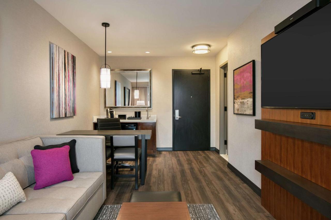 | Embassy Suites By Hilton Berkeley Heights