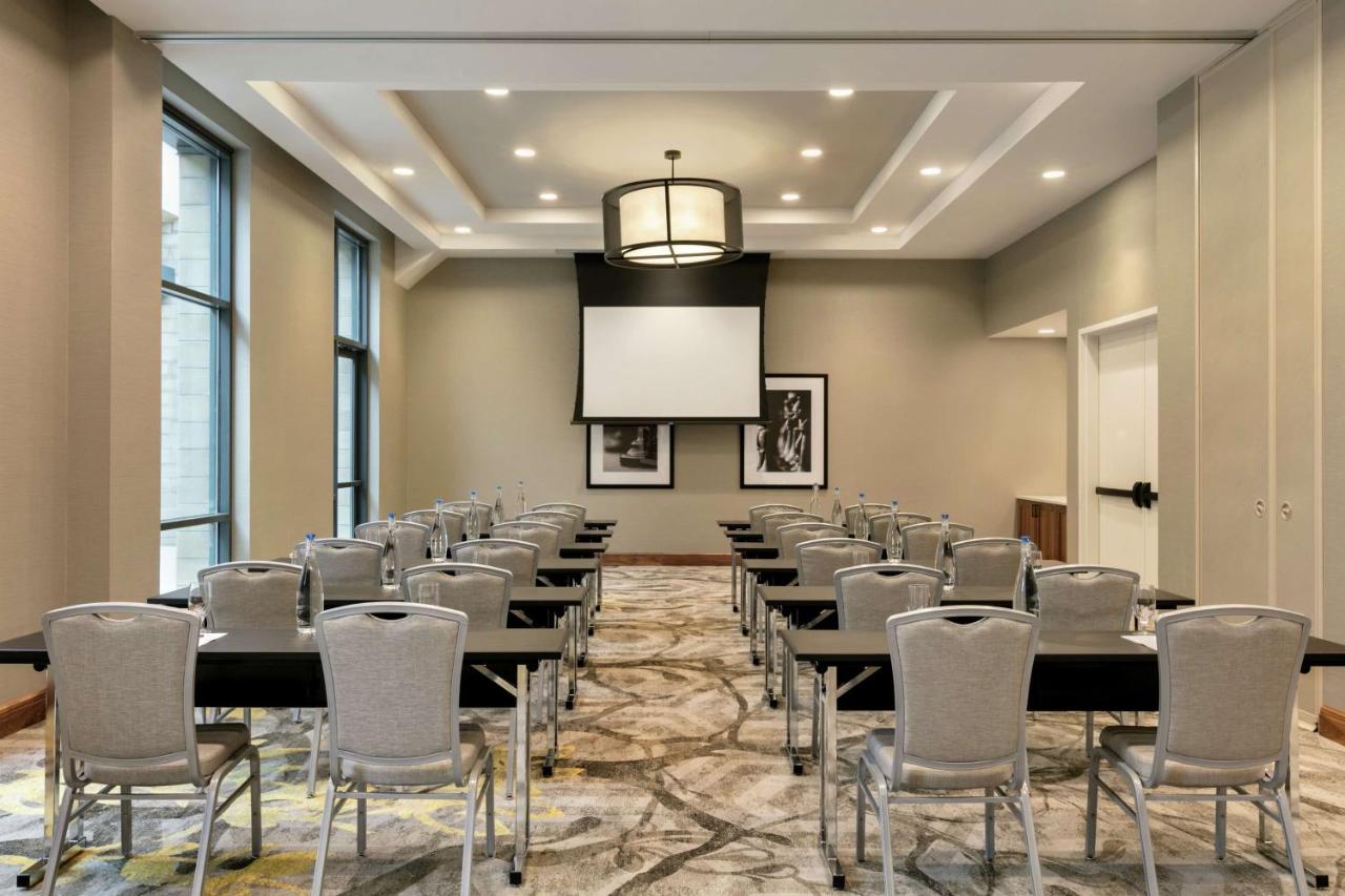 | Embassy Suites By Hilton Berkeley Heights