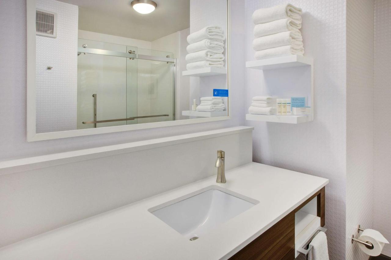 King Room - Non-Smoking at Hampton Inn & Suites Southwest/Sioux Falls