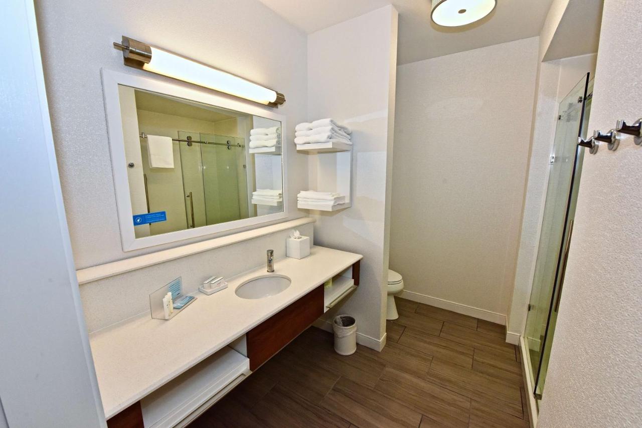 Queen Room with Two Queen Beds - Non-Smoking at Hampton Inn Kirksville