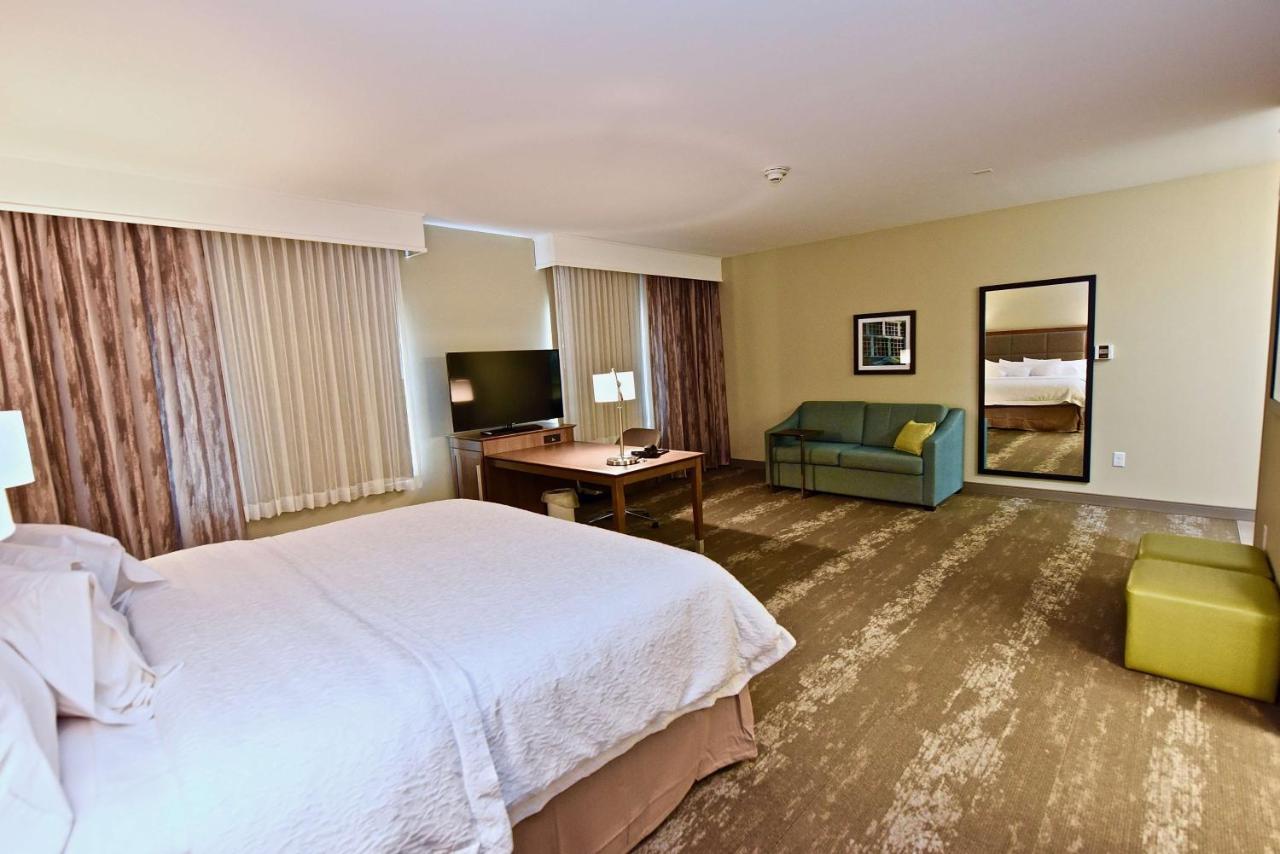 Executive King Suite - Non Smoking at Hampton Inn Kirksville