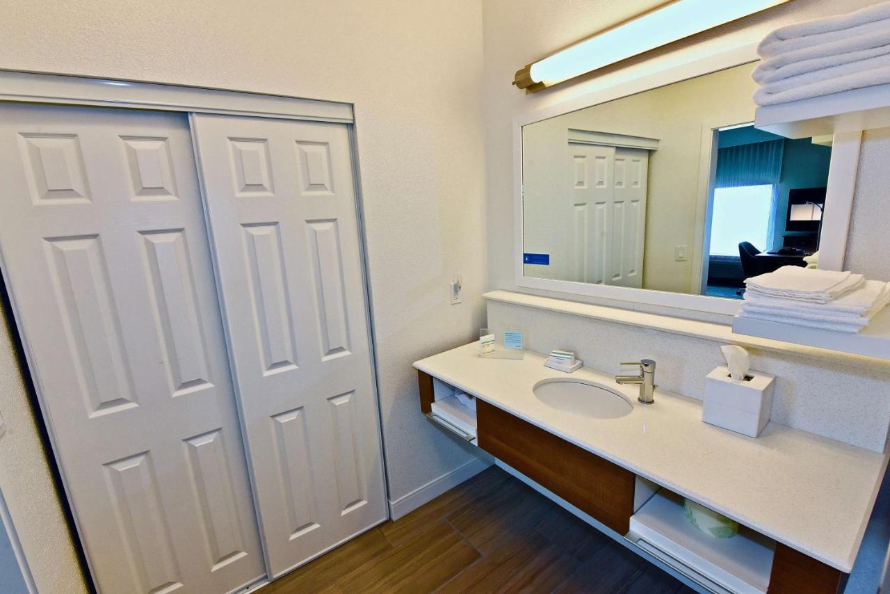 Executive King Suite - Non Smoking at Hampton Inn Kirksville