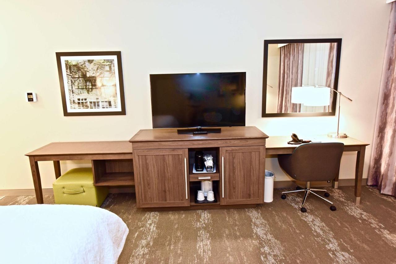 King Room with Sofa Bed - Mobility Accessible - Non-Smoking at Hampton Inn Kirksville