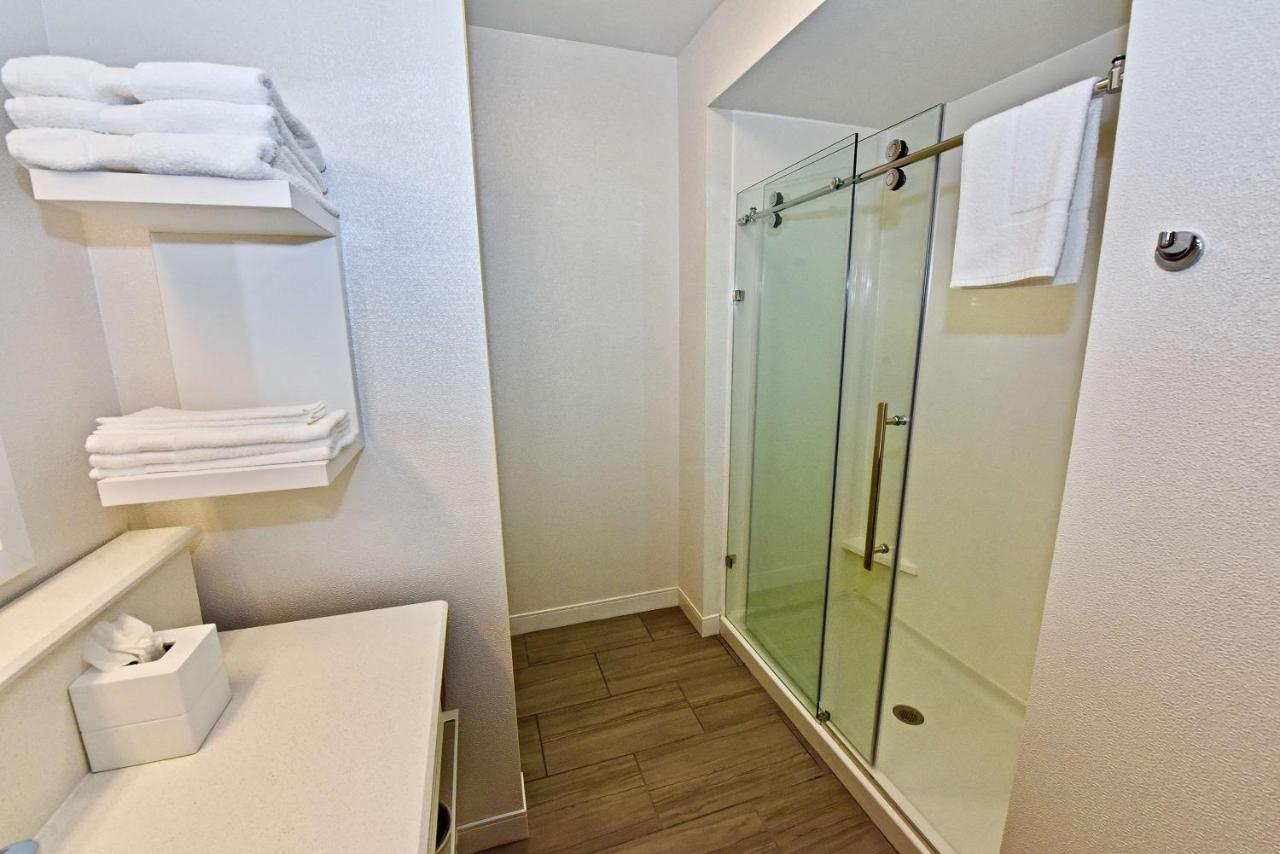 Queen Room with Two Queen Beds - Non-Smoking at Hampton Inn Kirksville