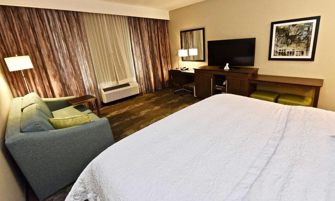 King Room with Sofa Bed - Mobility Accessible - Non-Smoking at Hampton Inn Kirksville