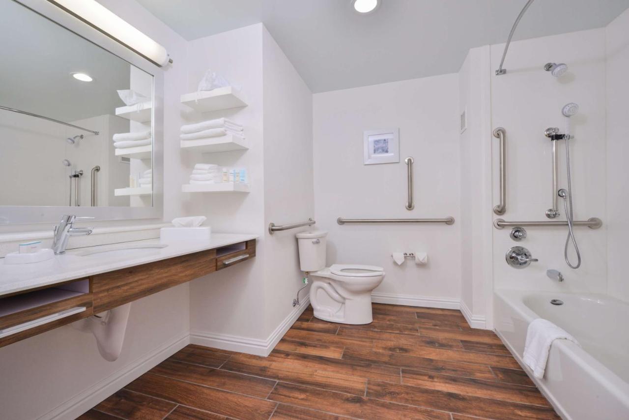 Queen Suite with Two Queen Beds - Mobility/Hearing Access - Non-Smoking at Hampton Inn Emporia