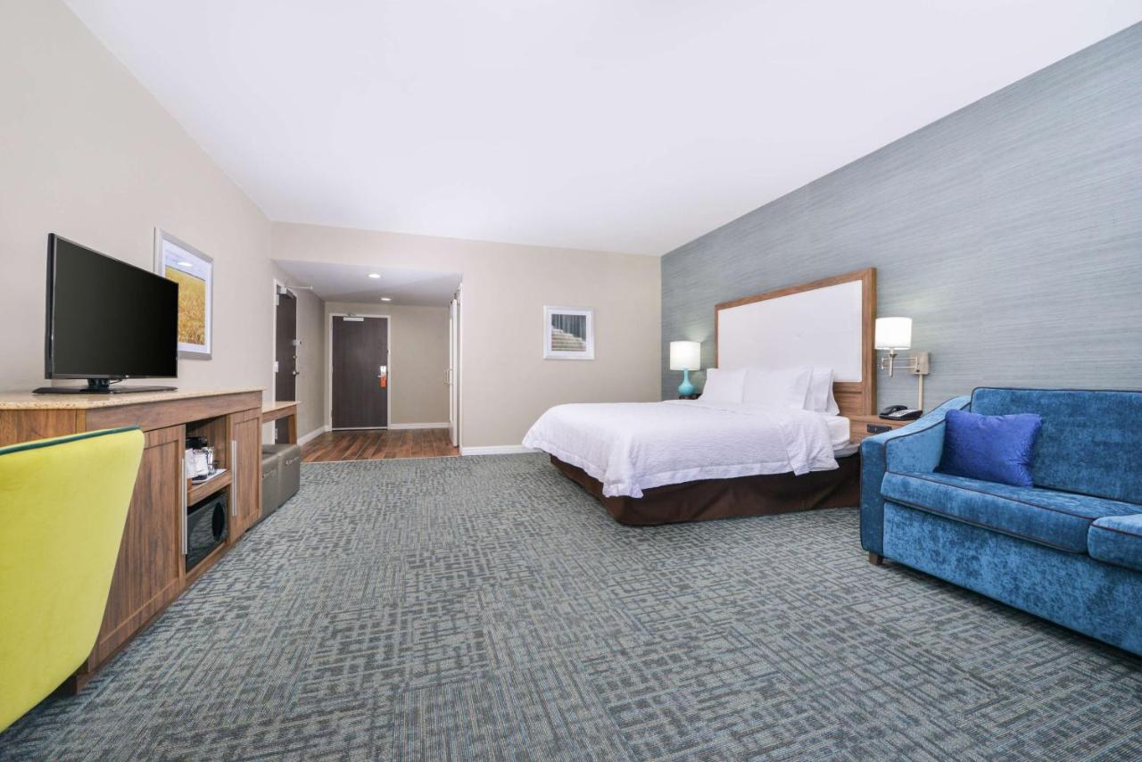 Executive King Suite - Non Smoking at Hampton Inn Emporia