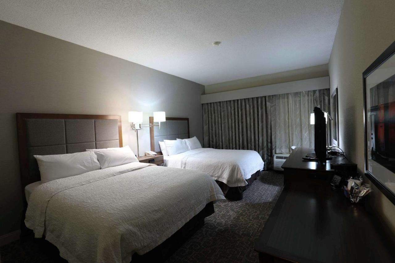 Queen Room - Non-Smoking at Hampton Inn Dyersburg