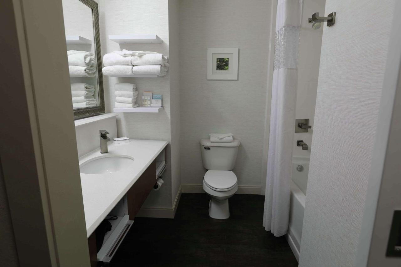 Non-Smoking - King Room at Hampton Inn Dyersburg