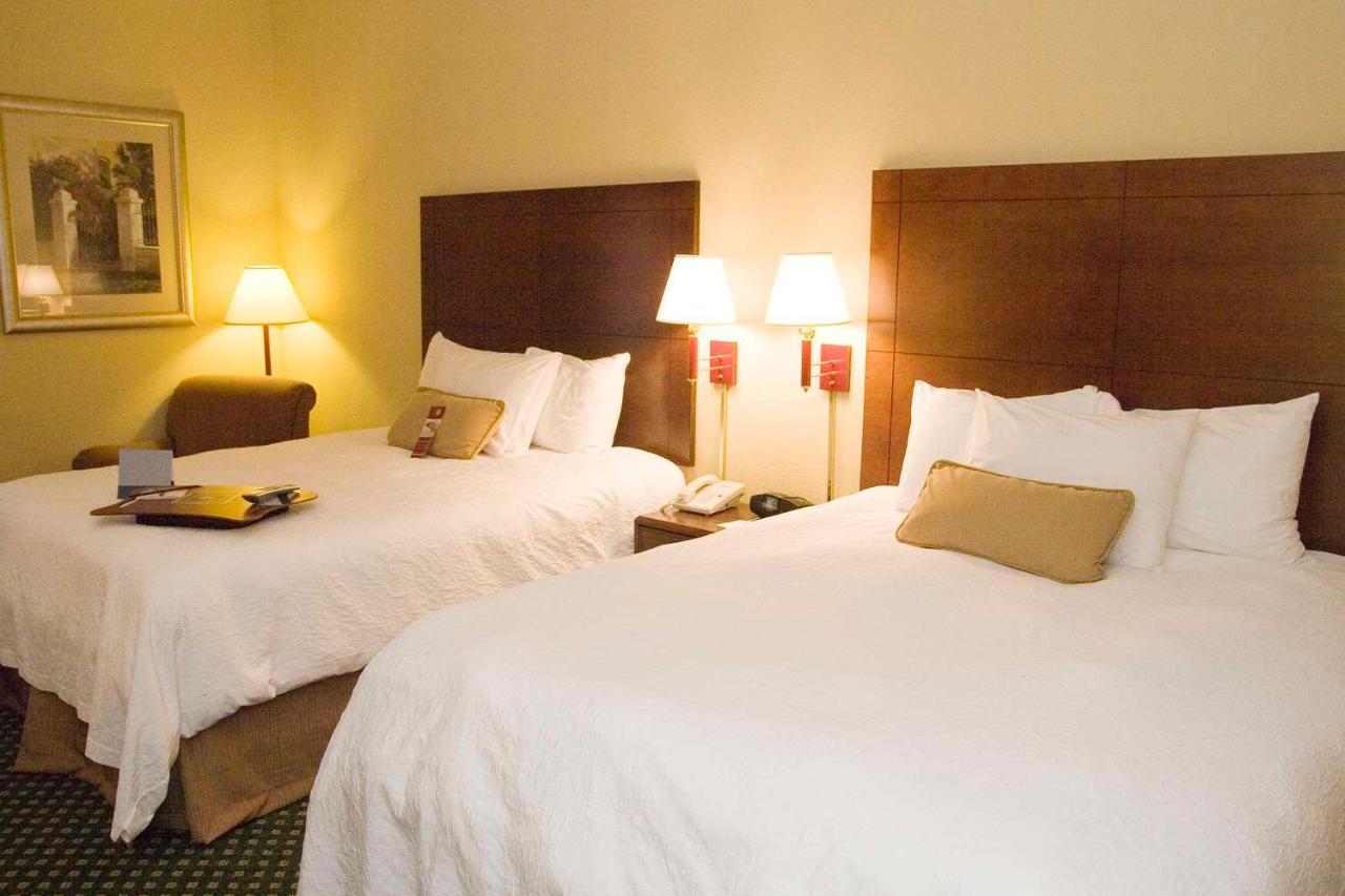 Queen Room - Non-Smoking at Hampton Inn Dyersburg