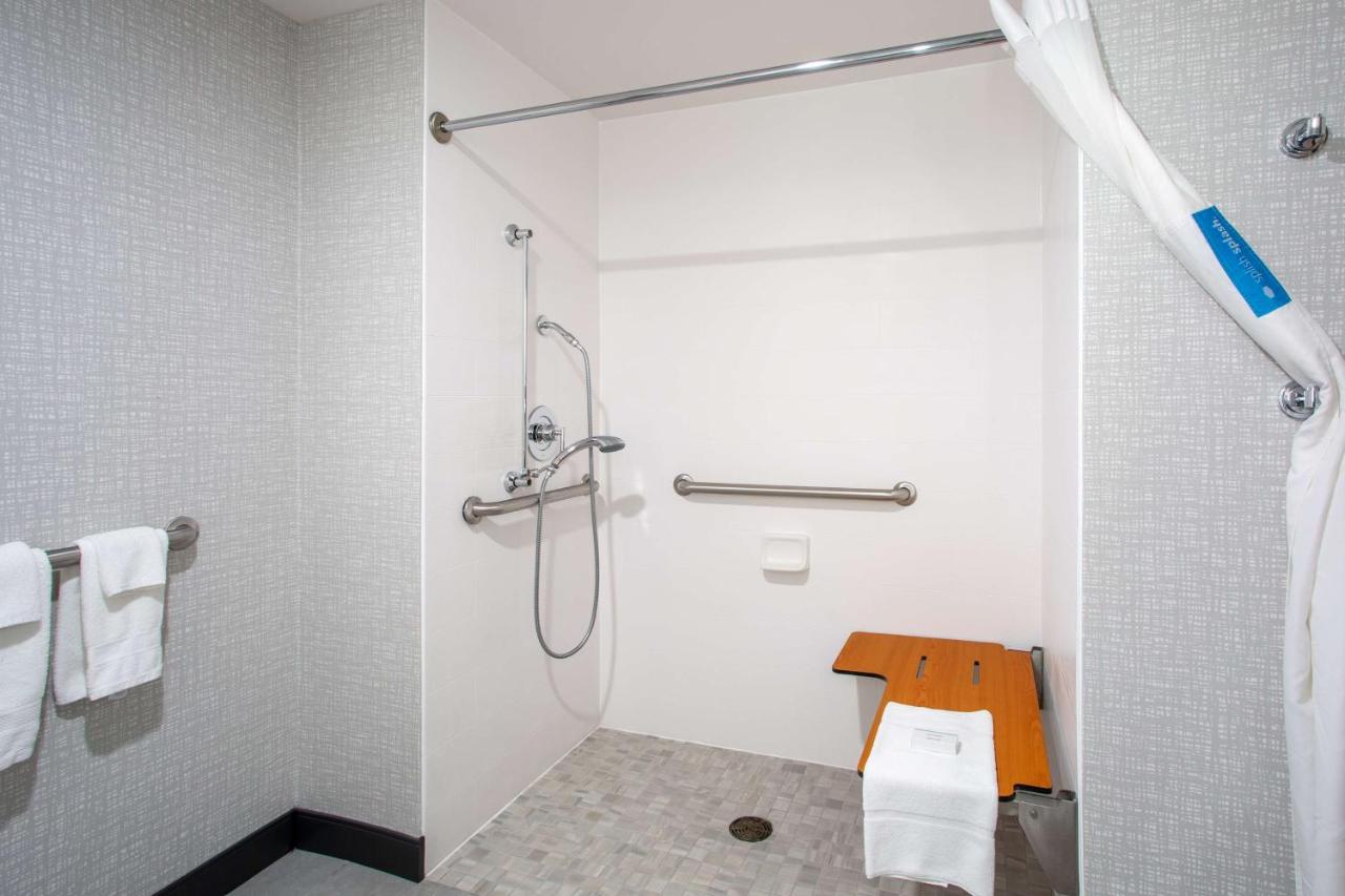 King Room - Disability Access/Non-Smoking at Hampton Inn Elkins