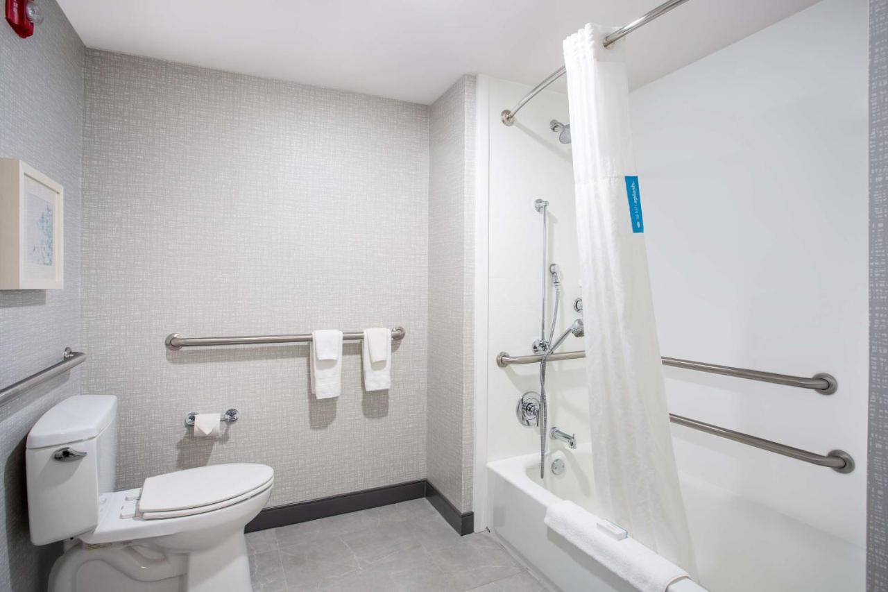 King Room - Disability Access/Non-Smoking at Hampton Inn Elkins