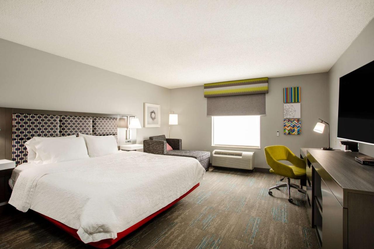King Room - Disability Access/Non-Smoking at Hampton Inn Elkins