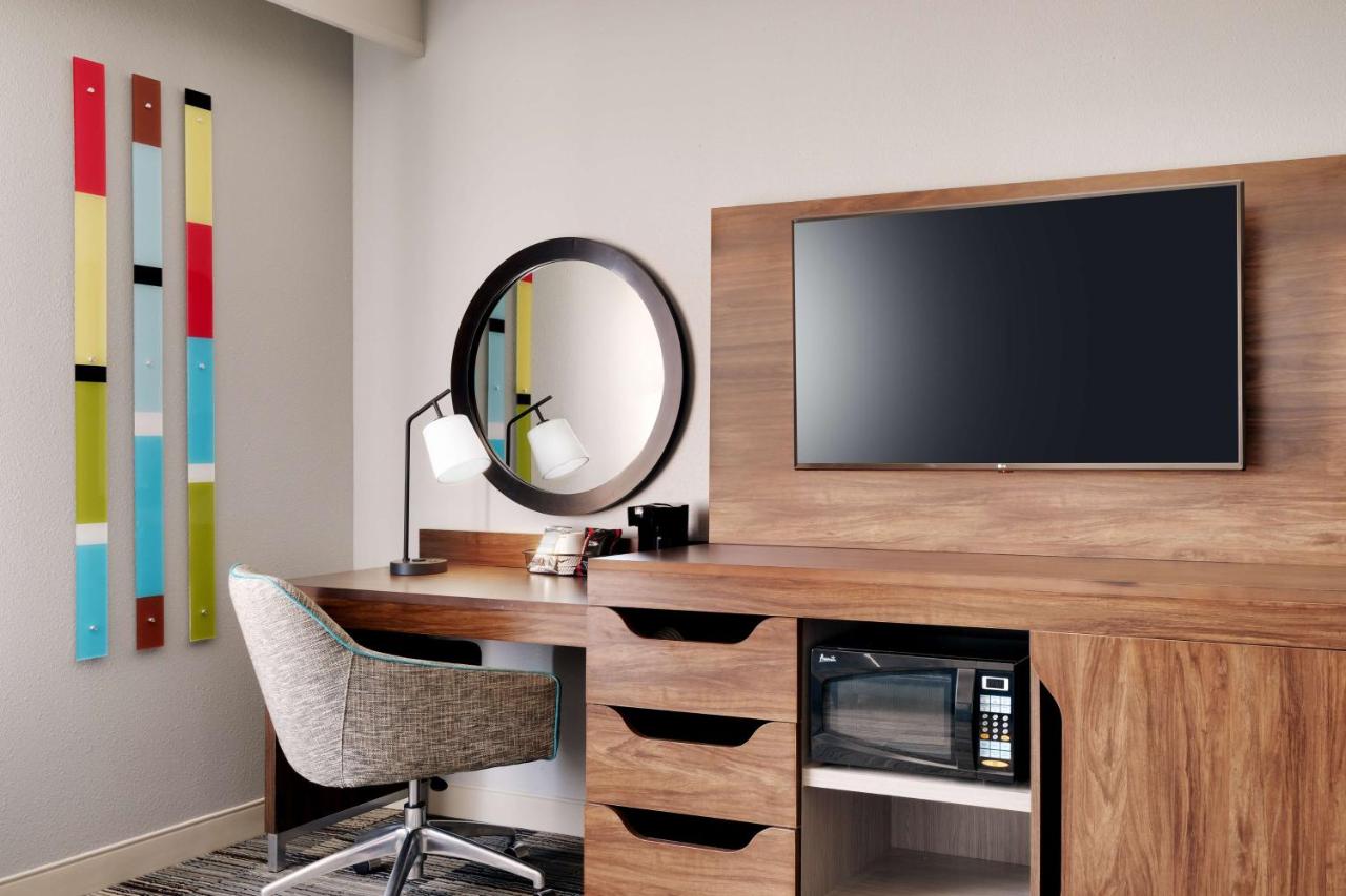 King Study Room - Non-Smoking at Holiday Inn Express & Suites Burleson/Ft. Worth by IHG