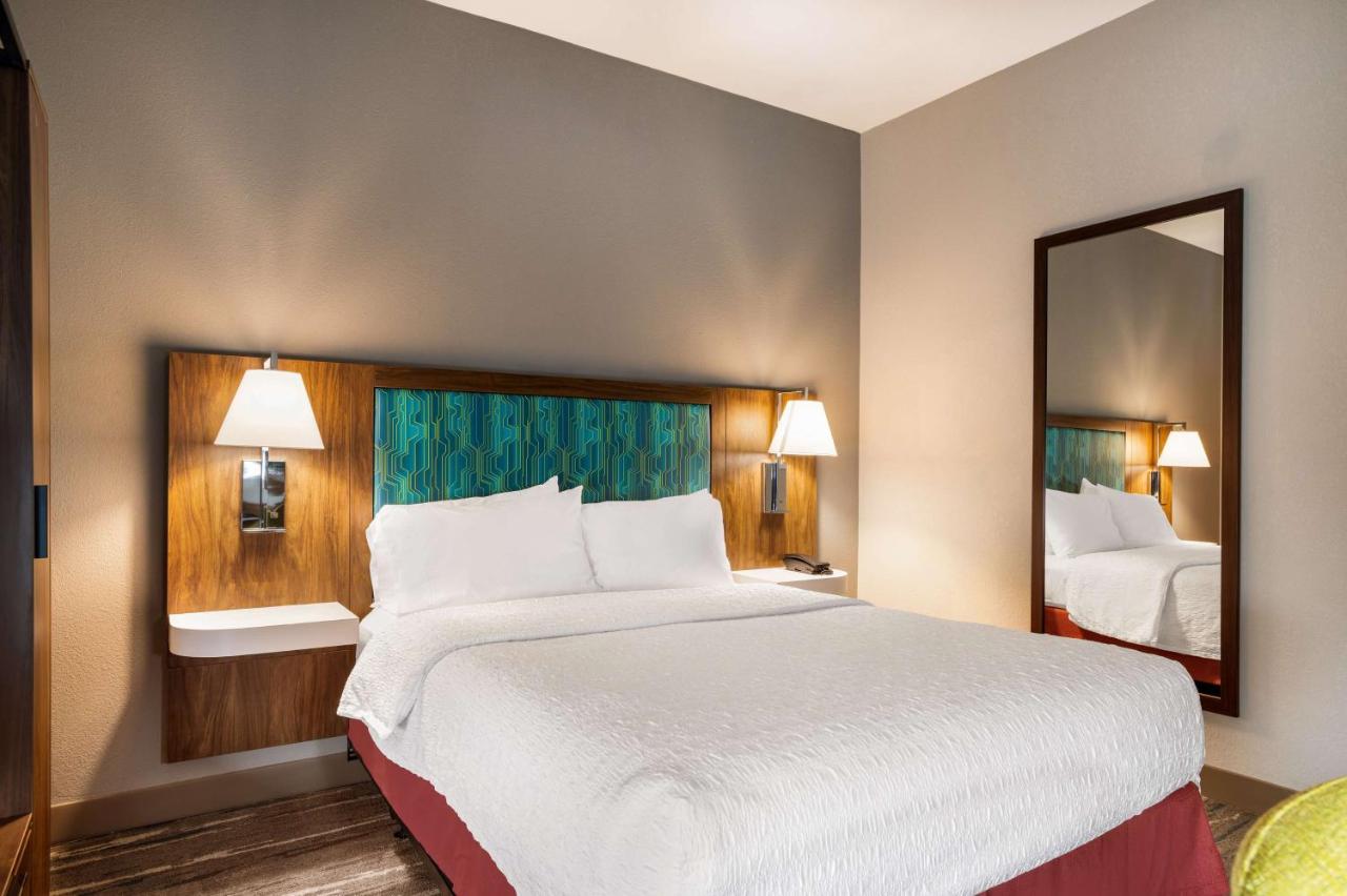 Queen Room - Disability Access - Non -Smoking at Hampton Inn Gadsden