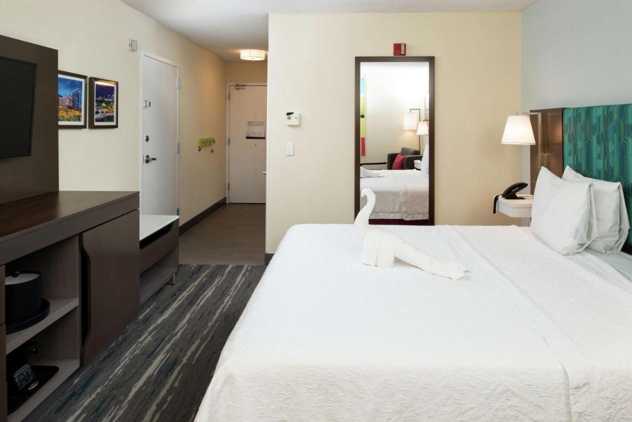King Room with Tub - Disability Access/Non-Smoking at Hampton Inn Greensboro-Airport