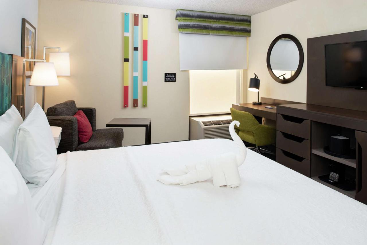 King Room with Tub - Disability Access/Non-Smoking at Hampton Inn Greensboro-Airport