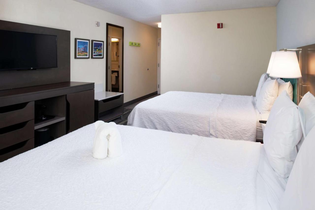 Queen Room with Two Queen Beds - Hearing Accessible/Non-Smoking at Hampton Inn Greensboro-Airport
