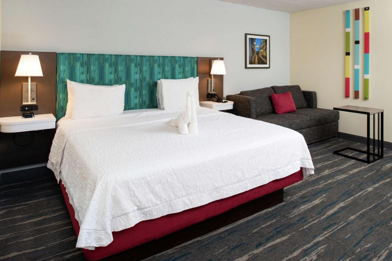 King Room with Sofa Bed and Garden View at Hampton Inn Greensboro-Airport