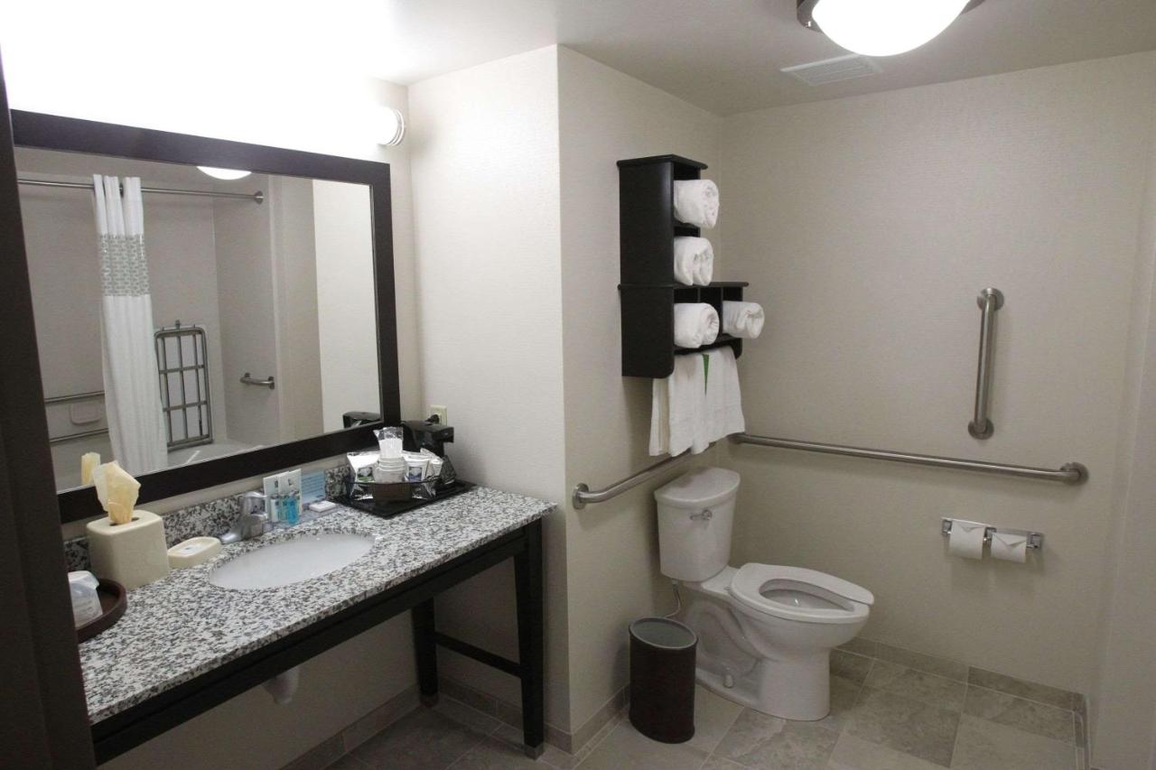 Queen Room with Two Queen Beds and Bath Tub - Disability/Hearing Accessible at Hampton Inn & Suites Seneca-Clemson Area