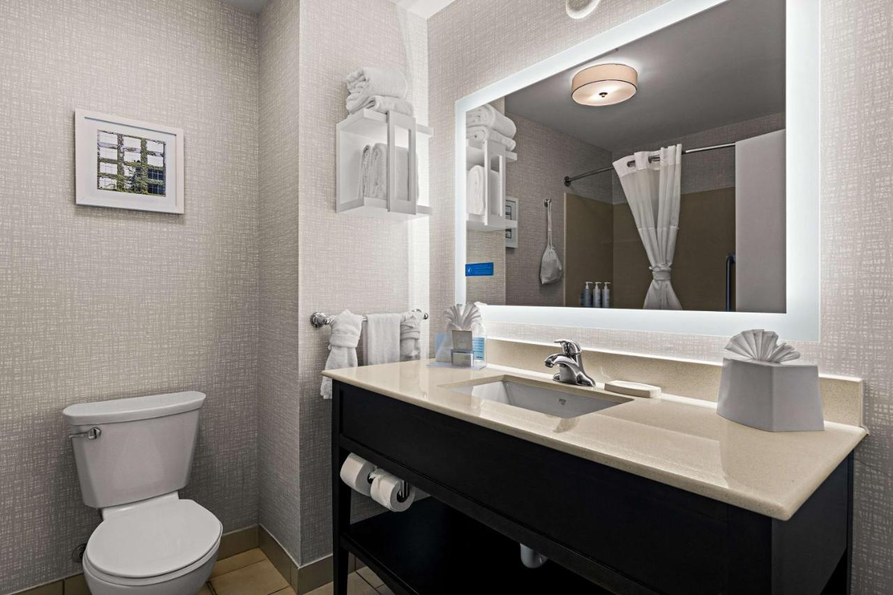 Queen Room with Two Queen Beds - Hearing Accessible - Non Smoking at Hampton Inn & Suites Schererville