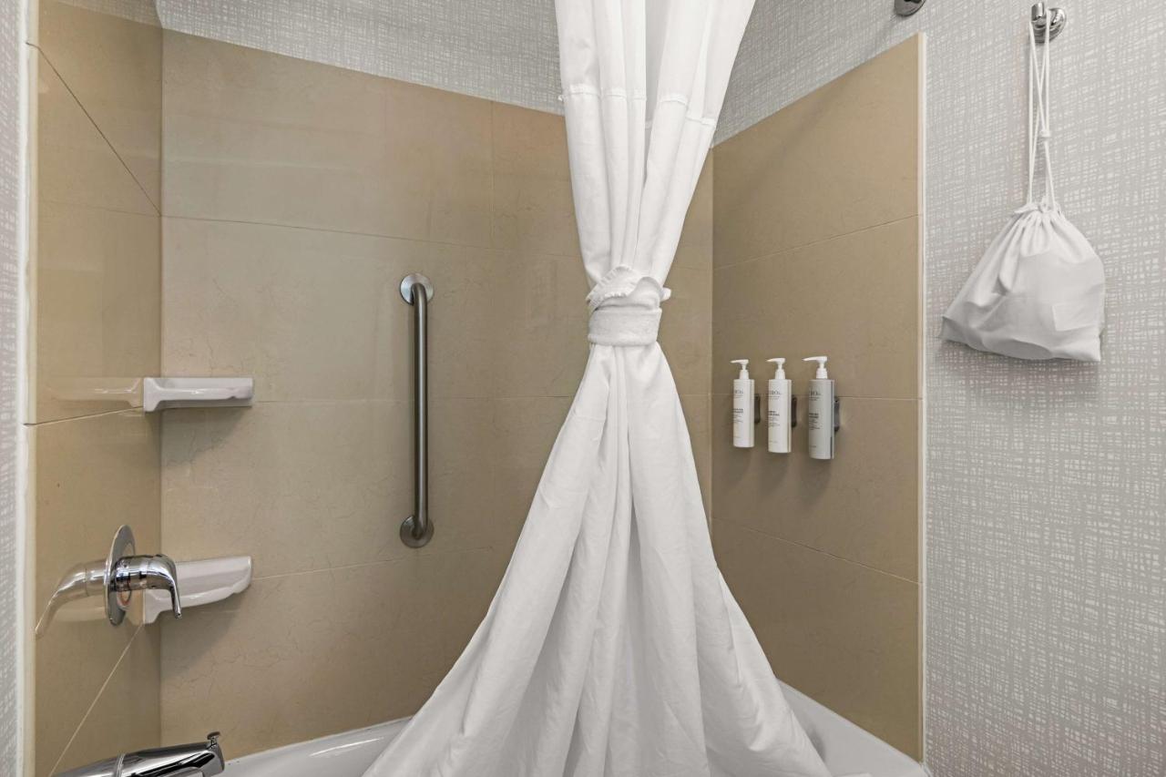 Queen Room with Two Queen Beds - Disability Access at Hampton Inn & Suites Schererville