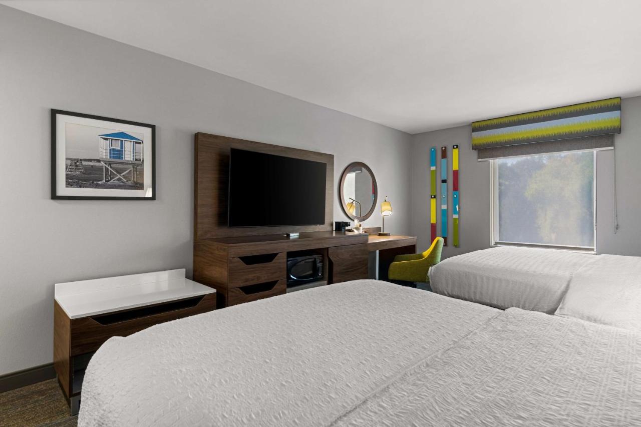 Queen Room with Two Queen Beds - Hearing Accessible - Non Smoking at Hampton Inn & Suites Schererville
