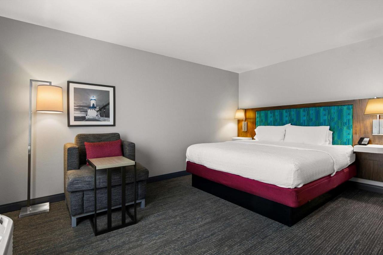 King Room Hearing Accesibility-Non-Smoking at Hampton Inn & Suites Schererville