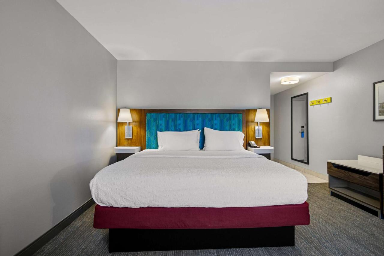 King Room at Hampton Inn & Suites Schererville