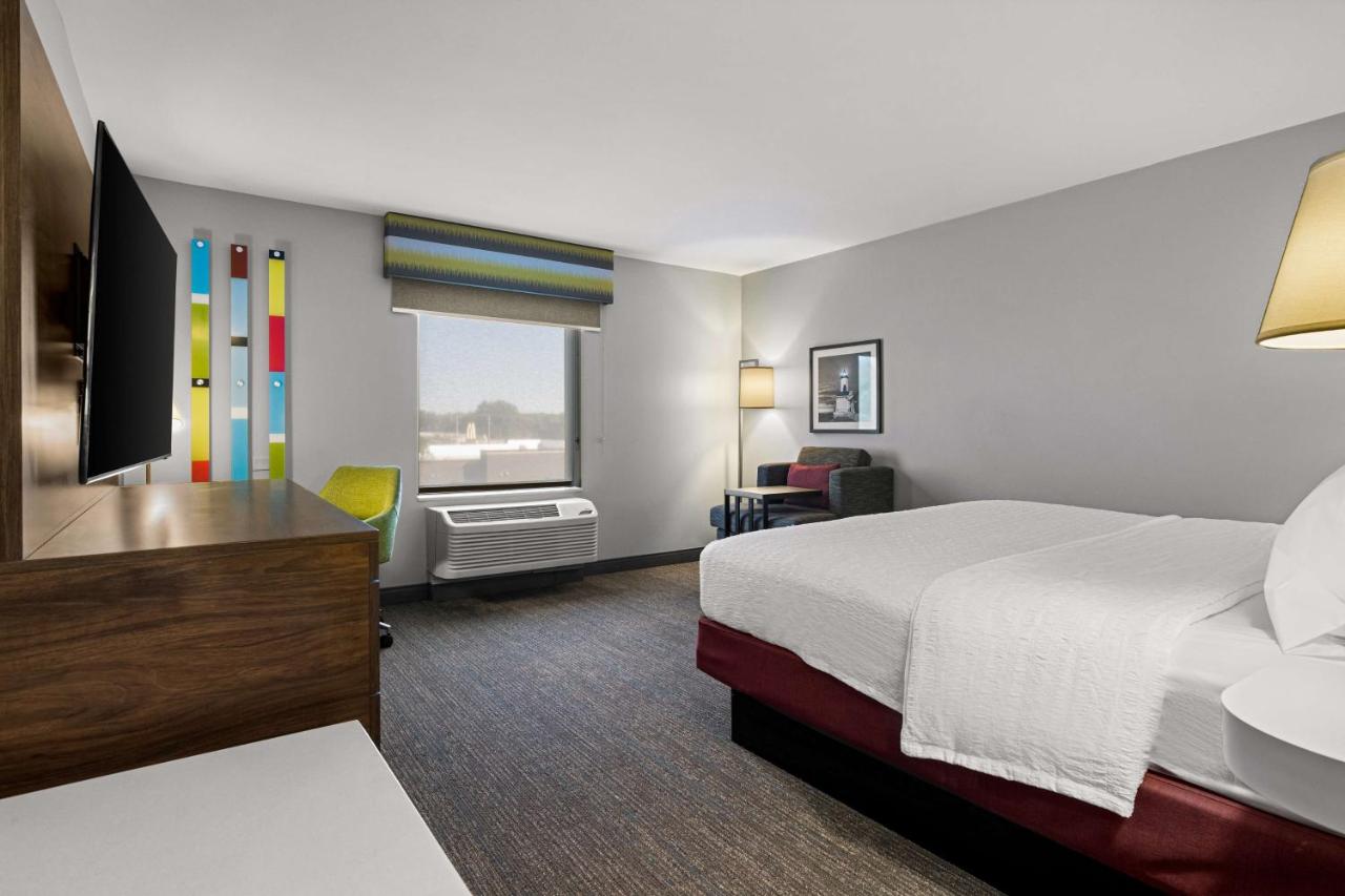 King Room at Hampton Inn & Suites Schererville