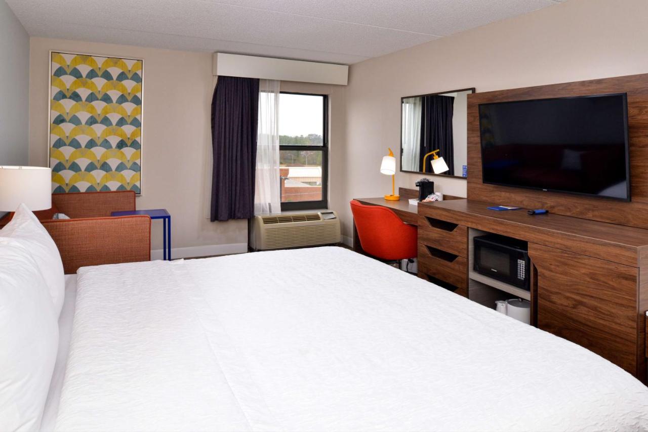 King Room - Non-Smoking at Hampton Inn Henderson